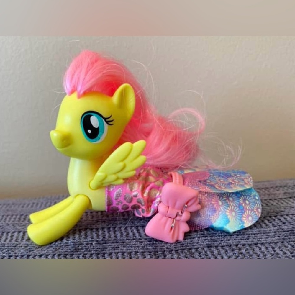 My Little Pony Fluttershy Sea Pony Skirt Transform